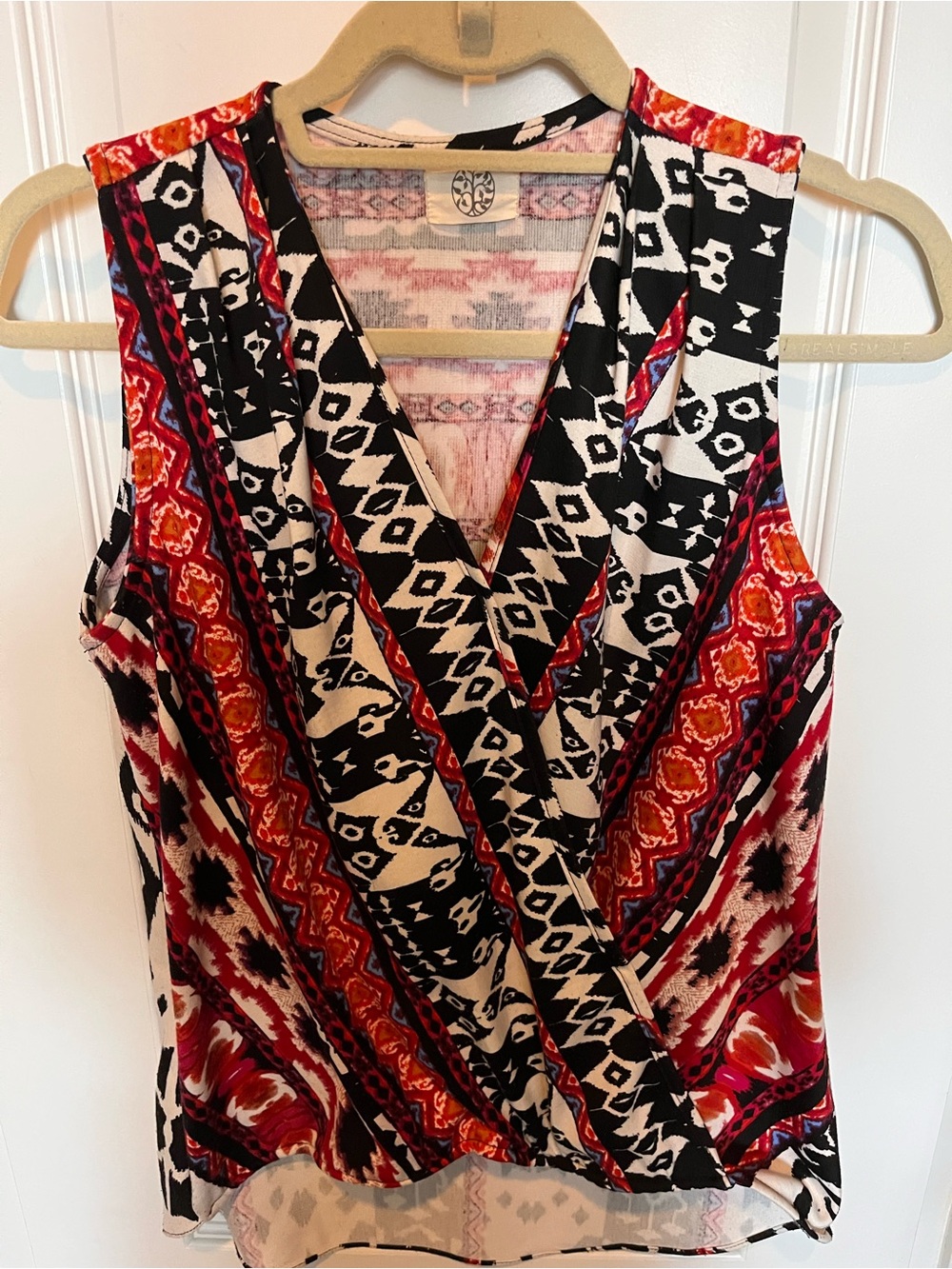 Sleeveless V-Neck Printed Surplice Top - Red & Black